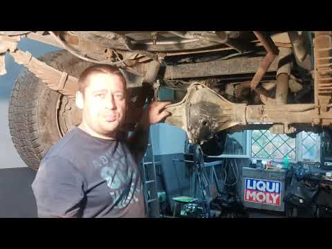 Видео: УАЗ замена масла в мосту и полуось