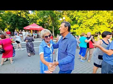 Видео: 9.08.25г... "Почему же Ты Замужем?"... звучит на Танцполе в Гомельском парке... 