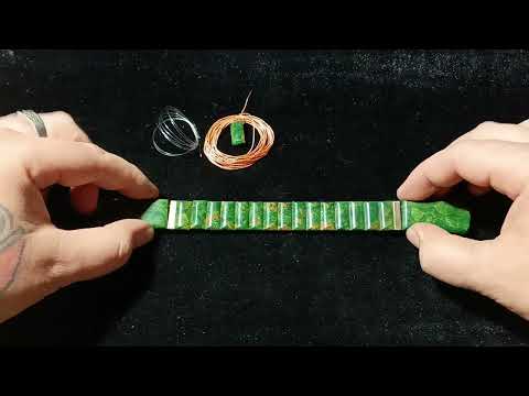 Видео: перекидные  чётки из стабилизированной древесины карельской берёзы.Изумруды.