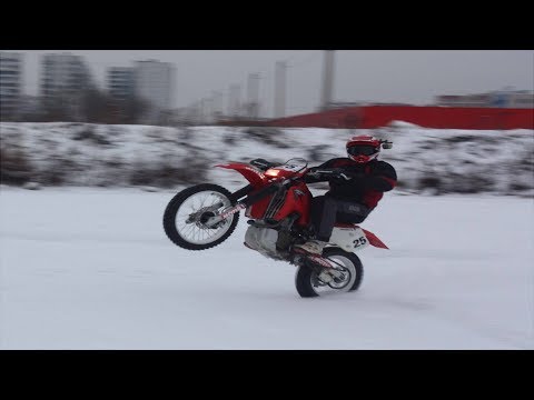 Видео: Зимние покатушки на мотоцикле Honda XR650R!!!