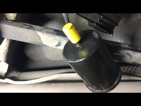 Видео: Замена топливного фильтра на Рено