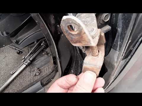 Видео: Ремонт Дверных Петель   Nissan Datnsun