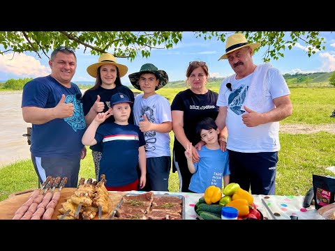 Видео: Лучший ужин в семейном кругу! Готовим Стейк на углях / Шашлык из куриных крылышек по особому рецепту