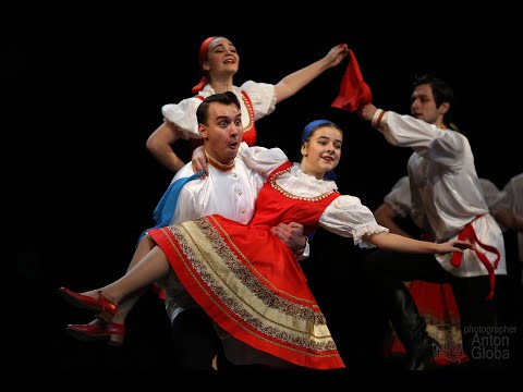 Видео: "На лавочке", ансамбль "Ритмы детства". "On the Bench", the ensemble "Rhythms of Childhood".