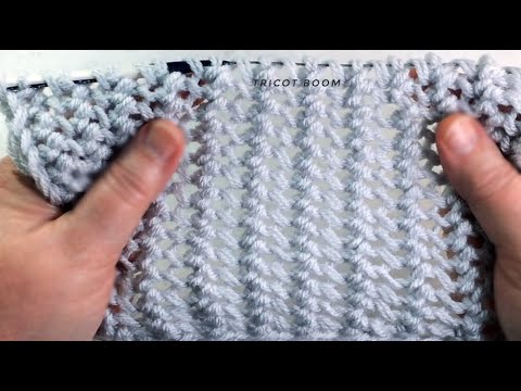 Видео: Ажурный узор для двустороннего шарфа или легкого пуловера. Вязание спицами.