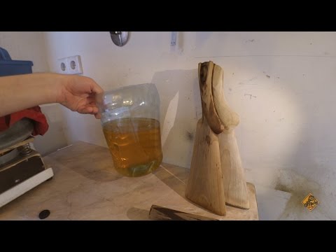 Видео: Отмывание оружейного дерева в ацетоне. Удаление масла. Gun stock cleaning.