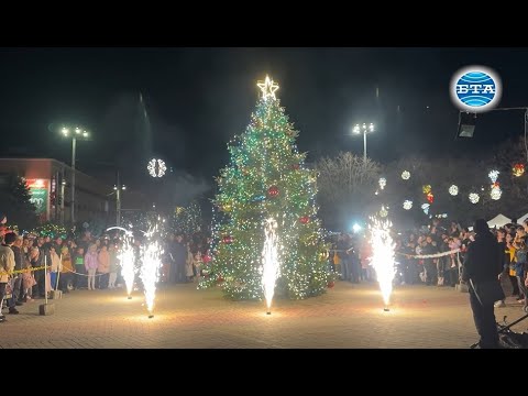 Видео: С песни, танци и огнено шоу бяха запалени коледните светлини в Казанлък