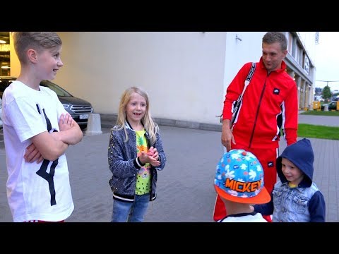Видео: Дурачились с МИЛАНОЙ и ДАНЕЙ. Долгожданная встреча с FAMILY BOX.