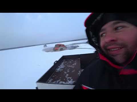 Видео: Провалился под Лёд