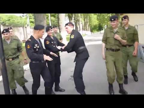 Видео: За собою дверь казармы / Армейские песни