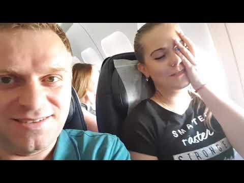 Видео: Юля первый раз на самолете