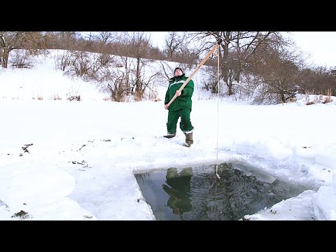 Видео: Не зря туда шли! Рыбалка на паук (подъемник) Ловля живца на пруду зимой.