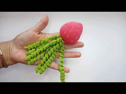 Видео: Клубничка-Осьминожка крючком / Клубничка для торопыжек / Оберег для новорожденных / Мастер-класс