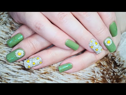 Видео: Манякурчик с ромашачками, реверсивный стемпинг на обычный лак