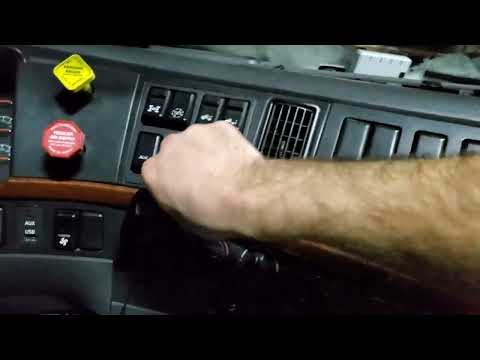 Видео: Установка  2 din 8 дюймовой андроид магнитолы на Volvo VNL 780.