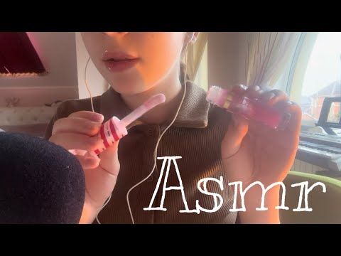 Видео: ASMR 100 layer lipgloss *mouth sounds *АСМР 100 слоев блеска для губ *звуки рта