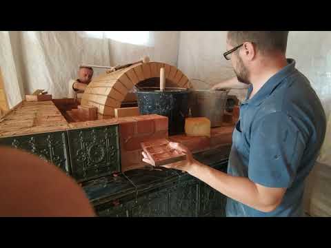 Видео: Русская печь в изразцах. ч. 4 (как поставить закрепить изразец?)
