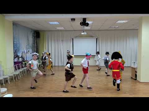 Видео: Новогодний танец "Ёлочных игрушек" II ДЕТСКИЙ САД