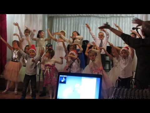 Видео: Круглая песенка  "Непоседы  младшие" Худ.руководитель Киселева Людмила Андреевна
