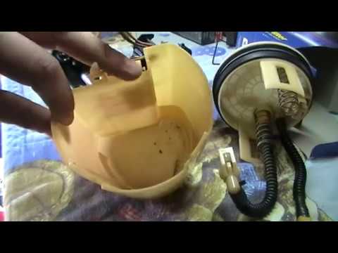 Видео: Замена топливного фильтра  MITSUBISHI SPACE STAR, CARISMA.