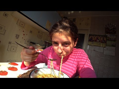 Видео: ПРИГОТОВИЛИ ЛАПШУ БИГ БОН с  СОУСОМ 🍜 КАК БУДЕТ ВЫГЛЯДЕТЬ СЕСТРА ЧЕРЕЗ 10 ЛЕТ?