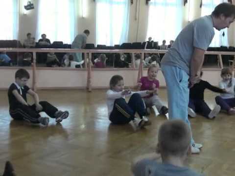 Видео: урок физкультуры в 1 классе