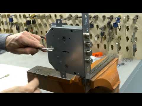 Видео: вскрытие замка  ШЕРЛОК 6+6 (китай) сайт: medvejatnik.kiev.ua