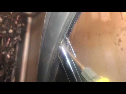 Видео: Как снять форточку задней двери Mercedes-Benz W210