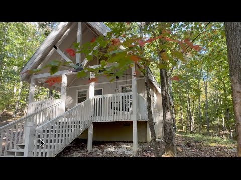 Видео: Как насчёт крошечного дома, построенного на месте? Обзор крошечного дома Airbnb с невероятными ид...