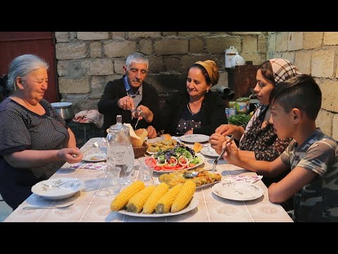 Видео: Долма из Капусты и Необычный Торт Для Гостей из Деревни  | Сельская жизнь молодой семьи