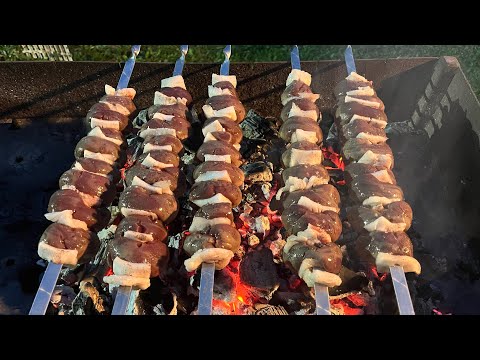 Видео: ШАШЛЫК ИЗ БАРАНЬИХ ПОЧЕК НА УГЛЯХ🔥 Как вкусно приготовить почки