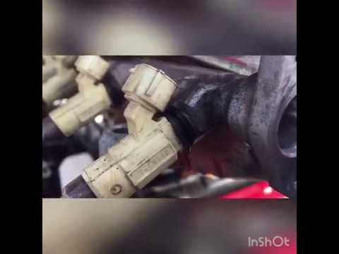 Видео: Снятие топливной рампы Паджеро мини и Ниссан Кикс