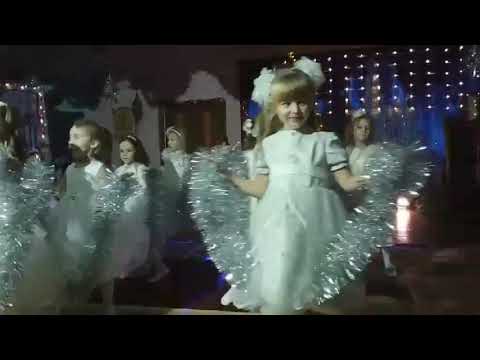 Видео: Танець сніжинок з гірляндами