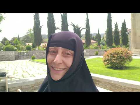 Видео: Грузия. Мцхета , Самтавро. Монахиня.