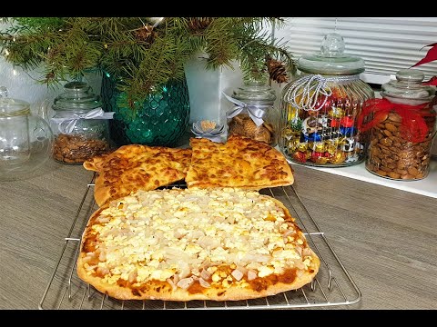 Видео: Луковый пирог !Пицца со шпикачками!