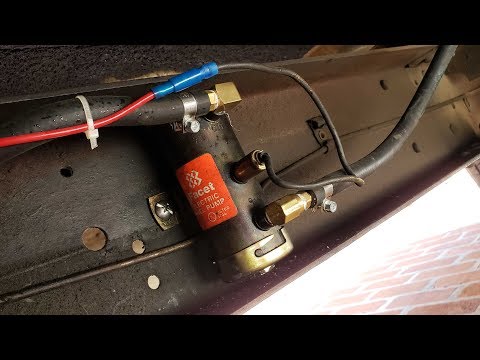 Видео: Установка электрического топливного насоса