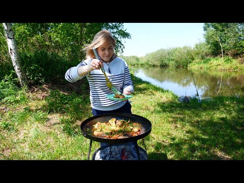Видео: ГОТУЄМО НА ОБІД РИБУ В СМЕТАНІ! СМАЧНІ РЕЦЕПТИ В СЕЛІ НА СТАВКУ✨