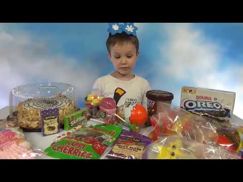 Видео: Макс угадывает сладости на вкус закрытыми глазами (удалённое видео)