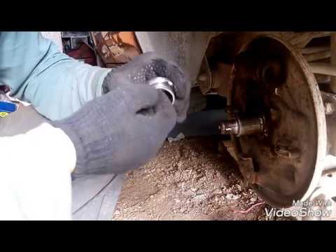 Видео: Москвич 2141, замена ступичного подшипника и тормозных колодок задней подвески. Часть 1-я