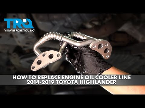 Видео: Как заменить трубку охладителя масла двигателя Toyota Highlander 2014-2019