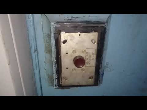 Видео: Распашной лифт 1970 года (высотная залипайка)