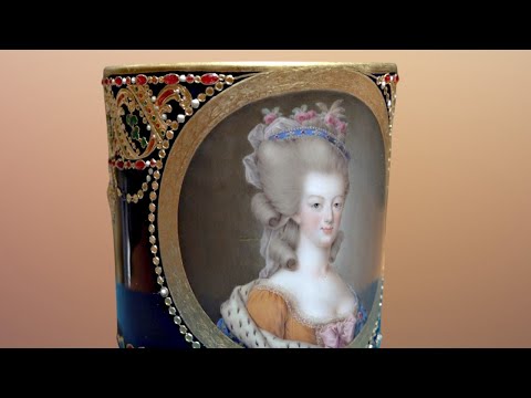 Видео: История возвращения в Павловск чашки с портретом Марии-Антуанетты