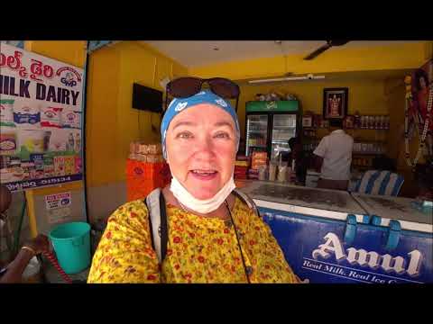 Видео: 104. Мы вернулись в Путтапарти! Субботний овощной рынок 2 октября. Индия.