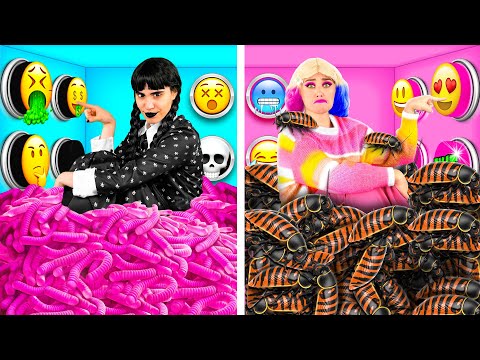 Видео: 1000 Загадочных Кнопок и Только Одна Тебя Спасет Челлендж с Уэнсдей | Смешные Моменты TeenChallenge