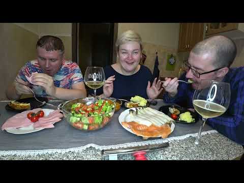 Видео: Мукбанг ОТМЕЧАЕМ 🍾новым компьютер! Стол ЛОМИТСЯ ОТ ЕДЫ на ужин! Миша ДОВОЛЕН! Рыба, картошка, салат