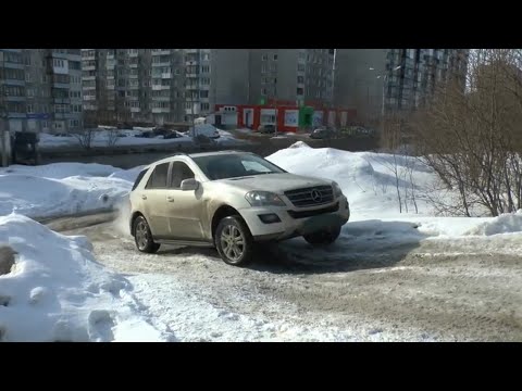 Видео: Mercedes ML поспорил с Mitsubishi Pajero на Бездорожье