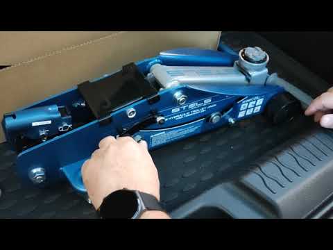 Видео: Lada Vesta SW Cross   Подкатной домкрат Stels 51152, 2 5 т