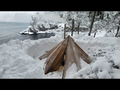 Видео: Гарячий наметовий кемпінг у БОЖЕВІЛЬНІЙ хуртовині (рятував водіїв, що потрапили в пастку, і мало ...