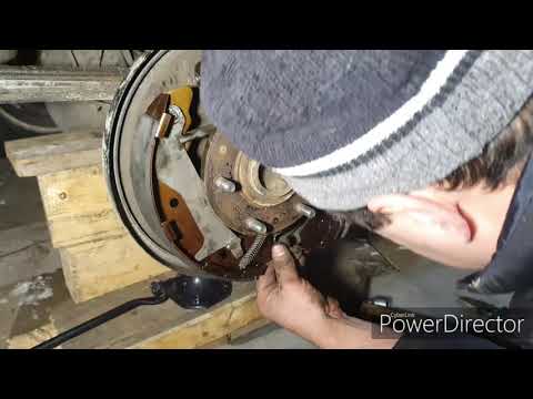 Видео: Mitsubishi L 200 замена задних тормозных колодок