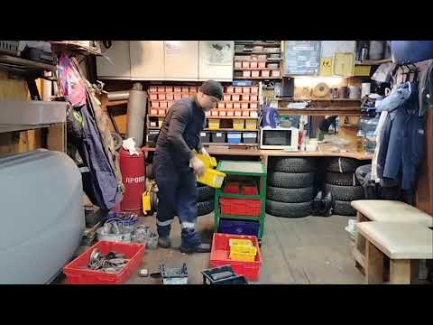 Видео: Самодельная тележка для инструмента и металла